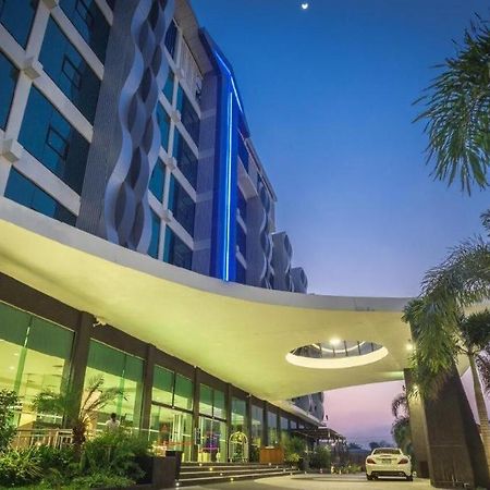 Alvarez Hotel Buriram Ngoại thất bức ảnh