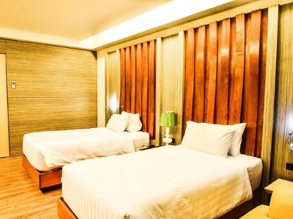 Alvarez Hotel Buriram Ngoại thất bức ảnh