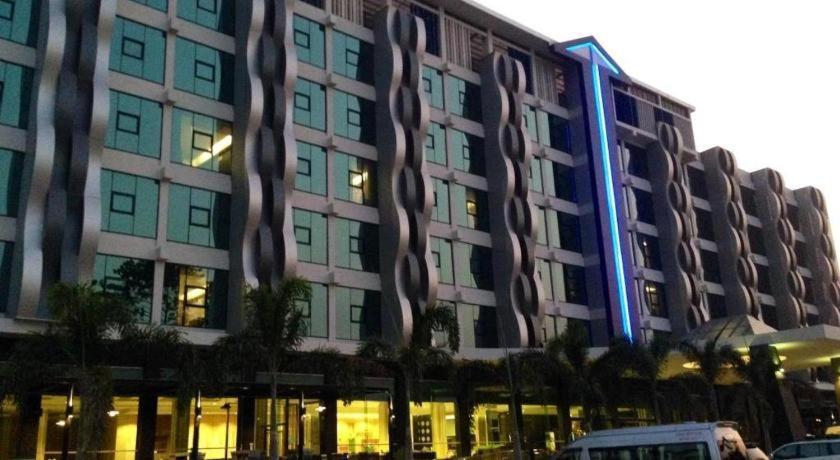 Alvarez Hotel Buriram Ngoại thất bức ảnh