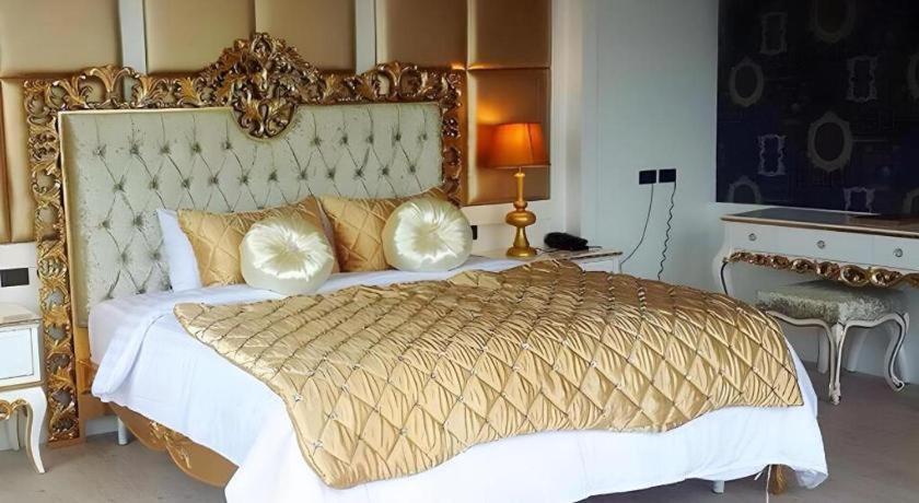 Alvarez Hotel Buriram Ngoại thất bức ảnh
