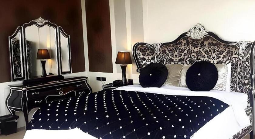 Alvarez Hotel Buriram Ngoại thất bức ảnh