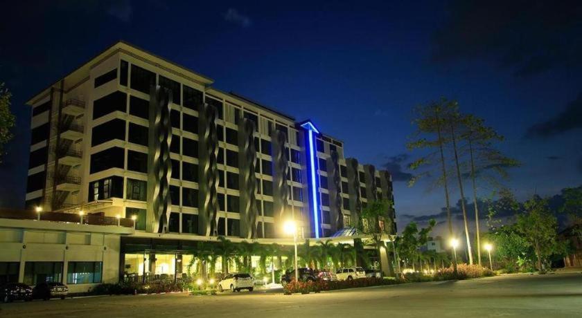 Alvarez Hotel Buriram Ngoại thất bức ảnh
