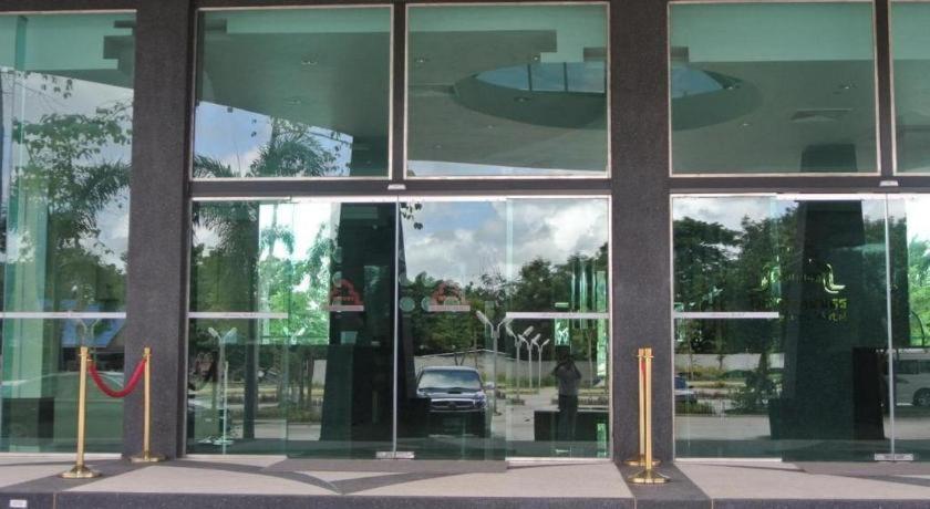 Alvarez Hotel Buriram Ngoại thất bức ảnh