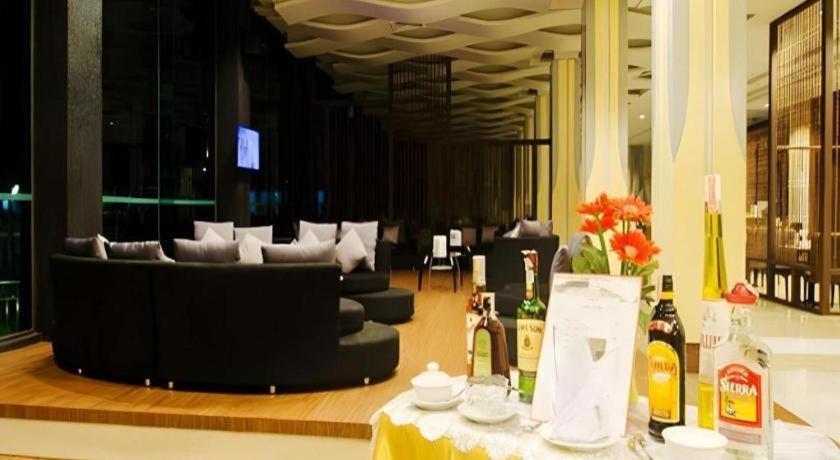 Alvarez Hotel Buriram Ngoại thất bức ảnh