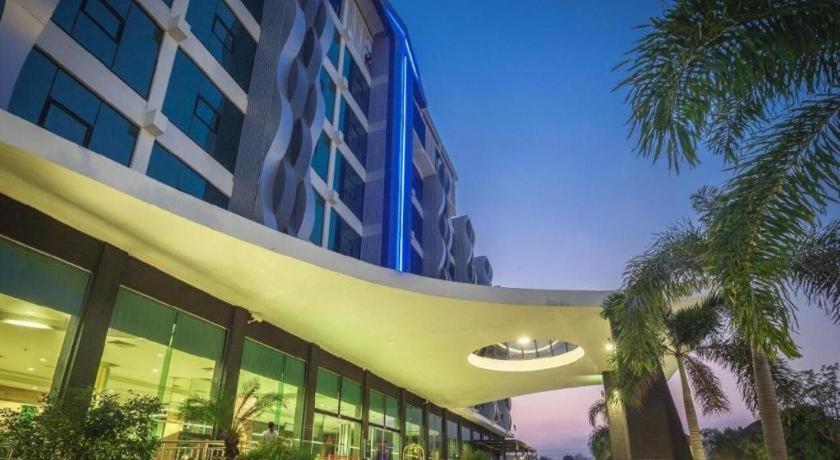 Alvarez Hotel Buriram Ngoại thất bức ảnh
