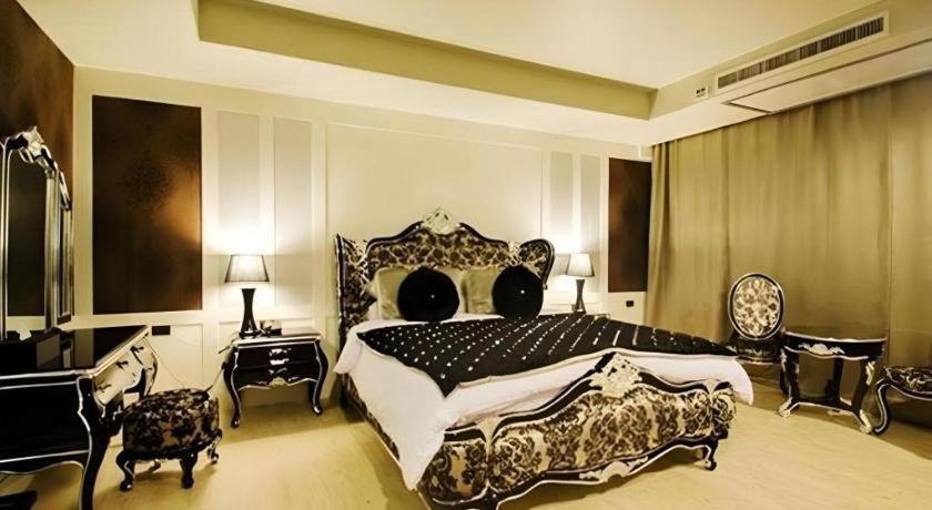 Alvarez Hotel Buriram Ngoại thất bức ảnh