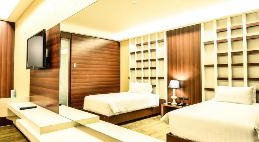 Alvarez Hotel Buriram Ngoại thất bức ảnh