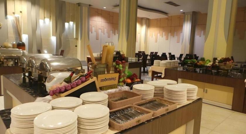 Alvarez Hotel Buriram Ngoại thất bức ảnh
