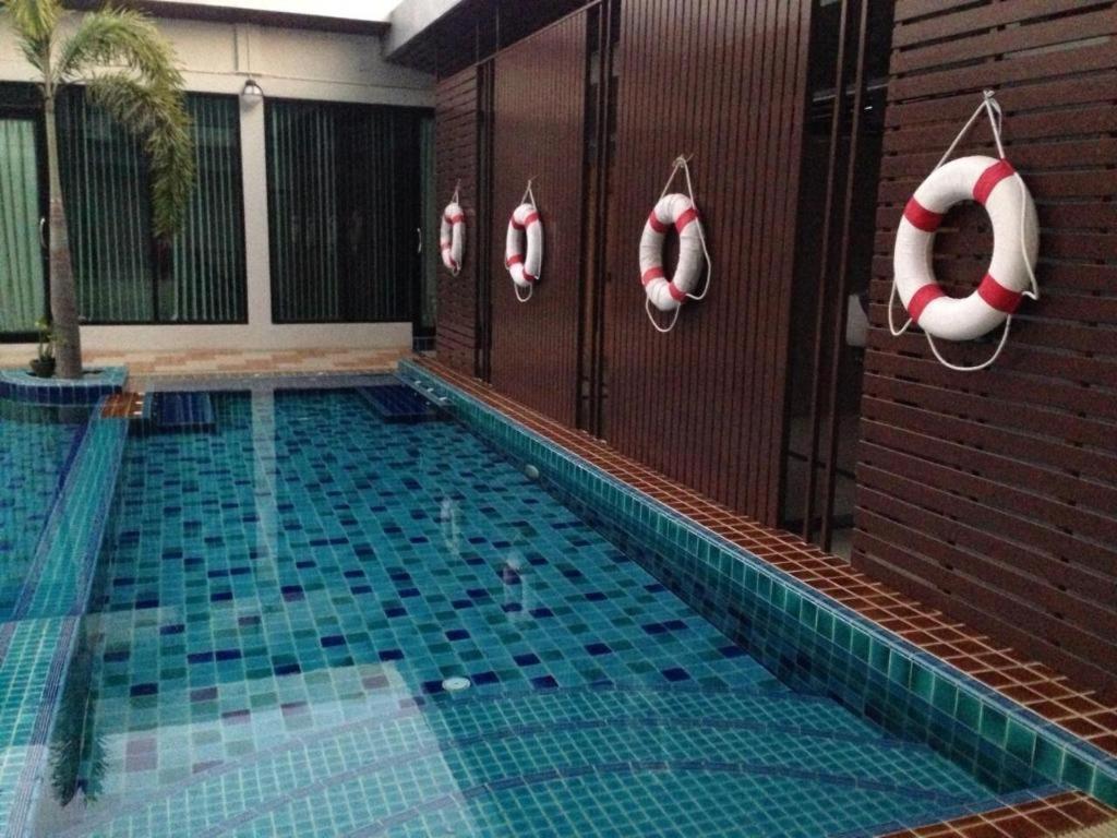 Alvarez Hotel Buriram Ngoại thất bức ảnh